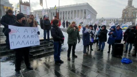 На Майдане лидер «ОУН» призвал жечь «администрации и дворцы»