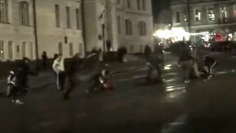 У Києві побили двох геїв, які заступилися за дівчину (відео)