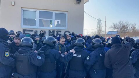 Во Львове Нацкорпус блокировал компании нардепа Козака: в стычках пострадали 4 полицейских