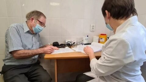 Первый американец привился вакциной «Спутник V» в Крыму