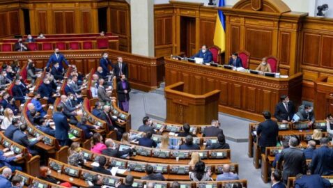 Рада приняла закон о госслужбе с правками Зеленского