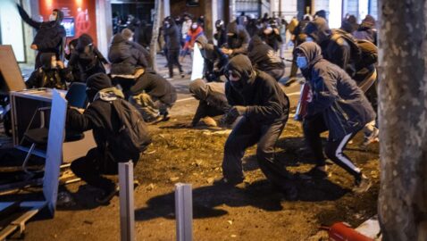 В Испании вспыхнули массовые протесты после ареста рэпера