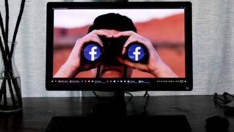 Facebook будет банить за «ложь о вакцинах»