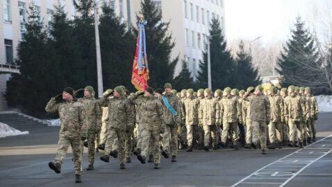 Украинские военные при строевом шаге будут поднимать ногу на 5 сантиметров ниже