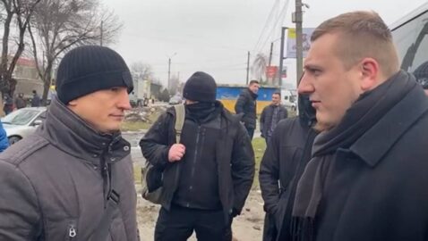Под Харьковом Нацкорпус блокировал автобус «с титушками из ОПЗЖ»
