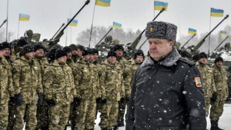 Порошенко потребовал вернуть ВСУ на прежние позиции на Донбассе и разрешить ответный огонь