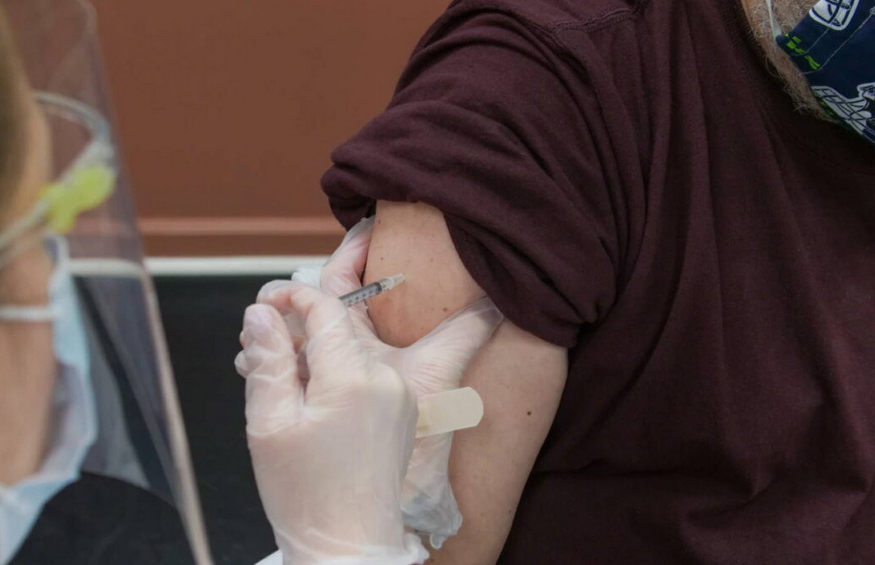 В Литве пациент умер через несколько минут после вакцинации от коронавируса
