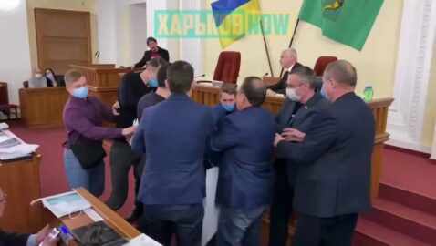 Нацкорпус напал на депутатов от ППШ прямо на заседании Харьковского горсовета