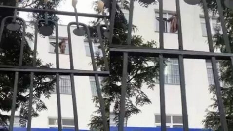 Задержанный ветеран грозится выпрыгнуть из окна здания полиции, если не закроют НАШ (видео)