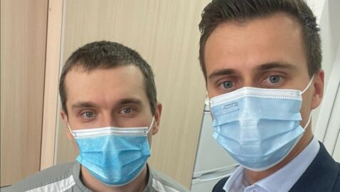 Врач из Черкасс первым в Украине получил прививку от COVID-19