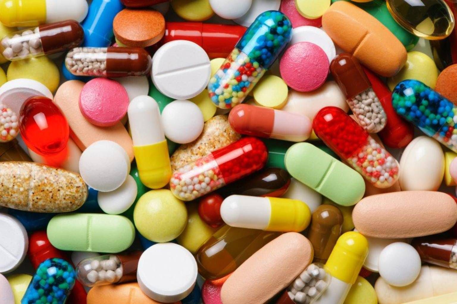 Отравления подростков: полиция требует запретить продажу лекарств детям