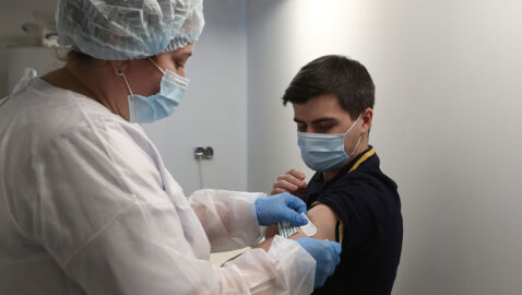 Степанов озвучил новые данные о побочных эффектах COVID-вакцинации