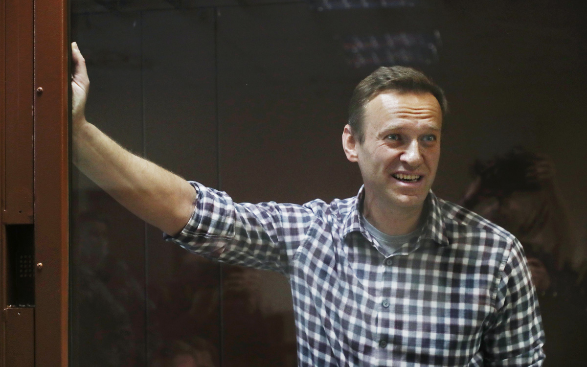 Навального отправили в колонию, где шьют трусы — СМИ