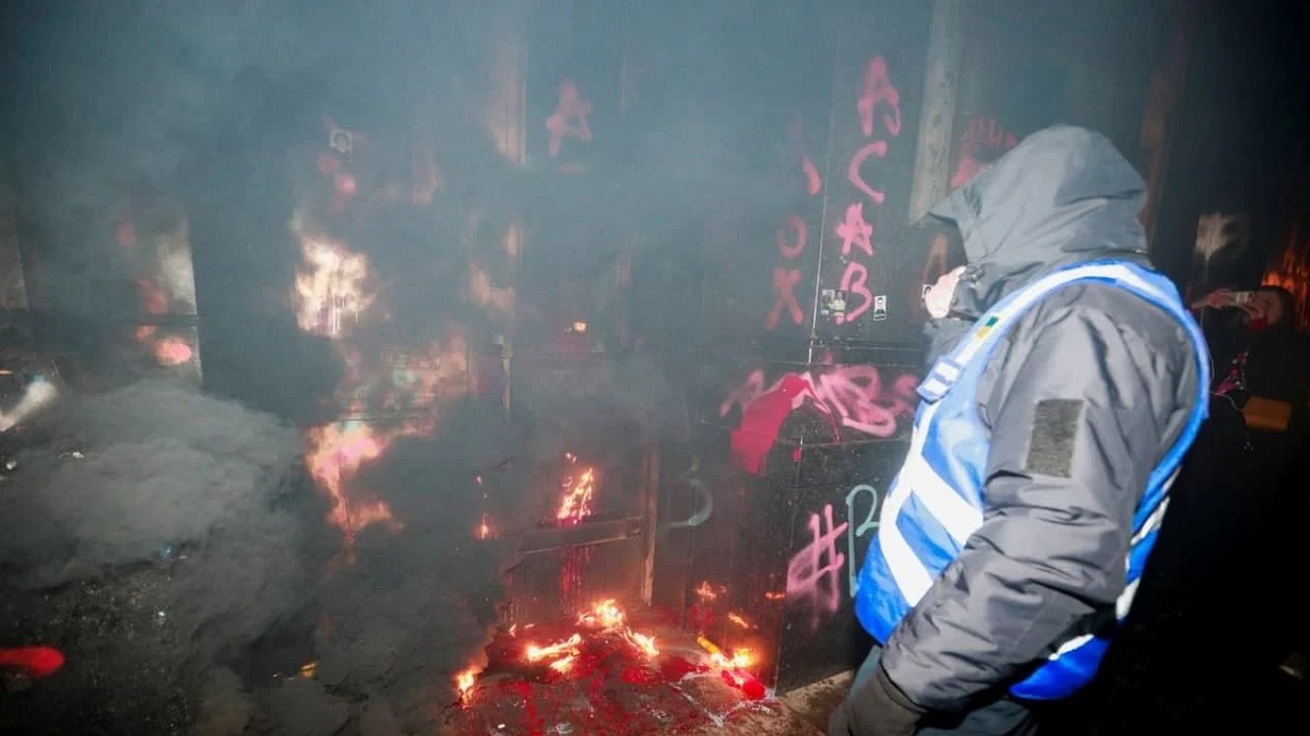 Ещё одному участнику погрома на Банковой вручили подозрение