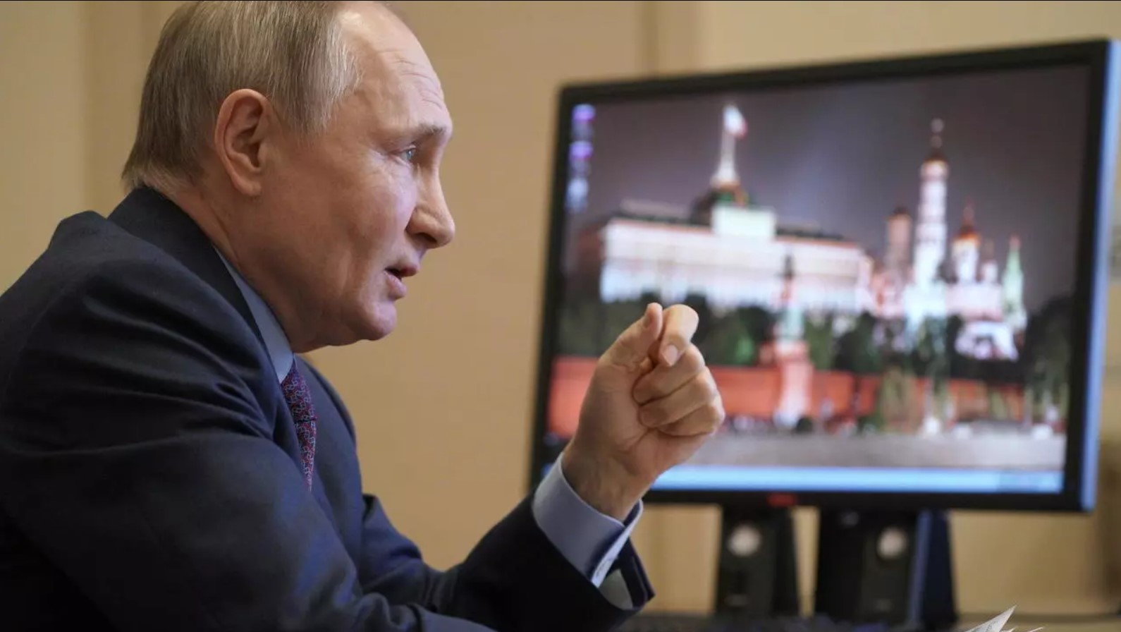 Песков объяснил, почему Путин не будет вакцинироваться публично