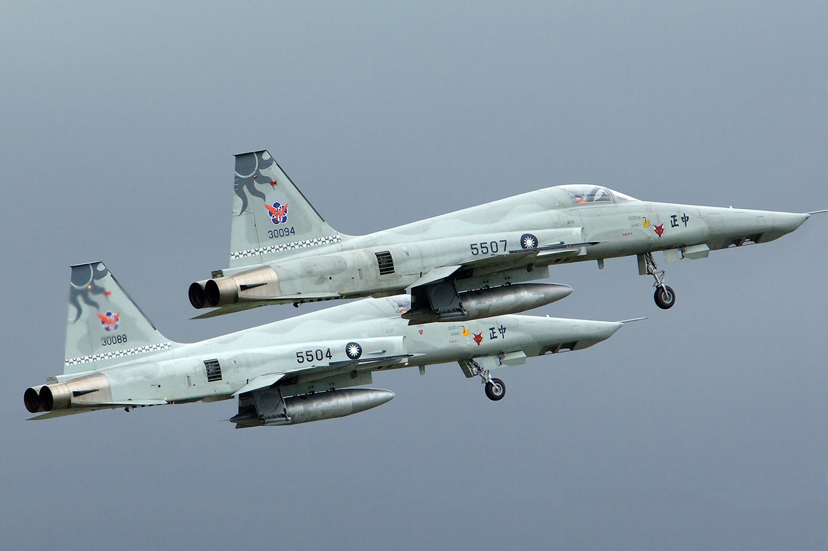 Над Тайванем столкнулись и потерпели крушение два истребителя F-5E