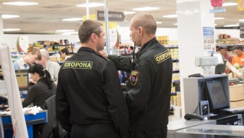 В Хмельницком охранник супермаркета разбил посетителю голову (видео)