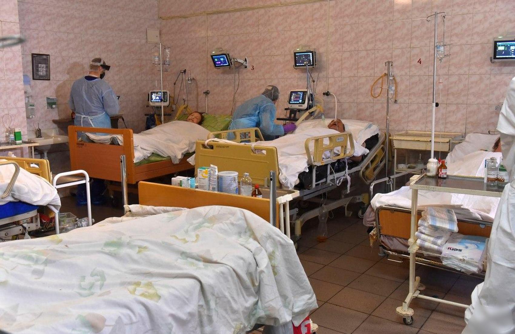 Тяжёлых пациентов могут оставить без помощи: на Закарпатье заговорили о «медицинской сортировке»