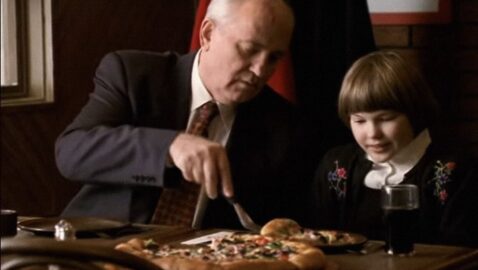 Представитель Горбачева рассказал, зачем тот снялся в рекламе пиццы