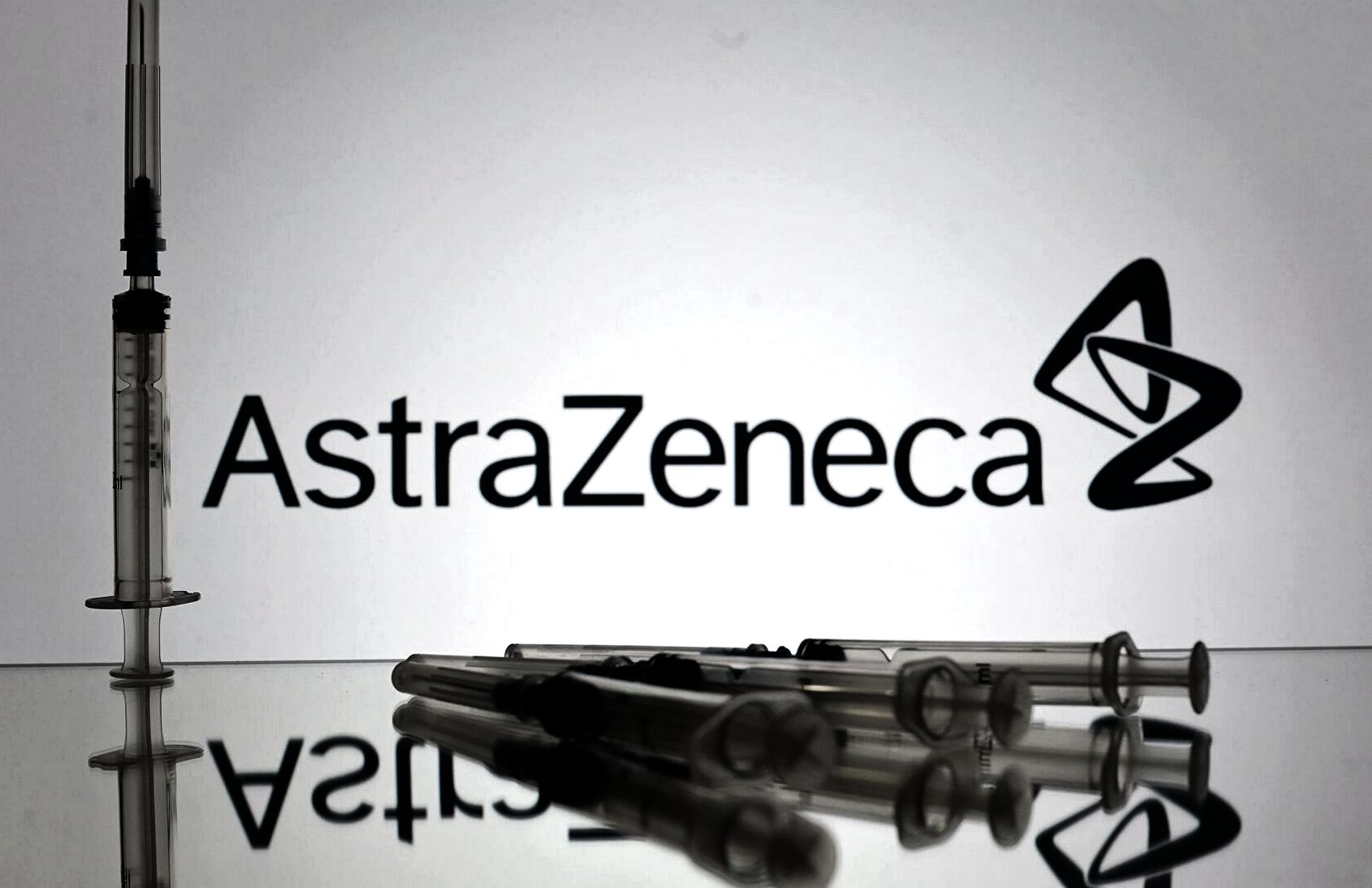 Прокуратура Парижа начала расследование смертей после применения AstraZeneca
