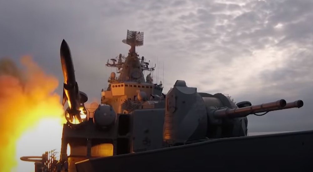 Российский крейсер «Москва» впервые в истории выполнил стрельбу ракетами «Вулкан» в Чёрном море (видео)