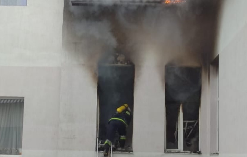 На Прикарпатье горела COVID-больница: эвакуировали 37 человек (фото, видео)
