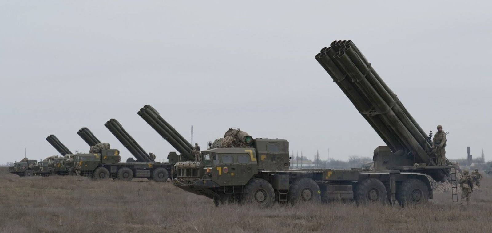 Россия оставляет технику ВС РФ у границы с Украиной, сохраняя возможность быстрого развертывания войск