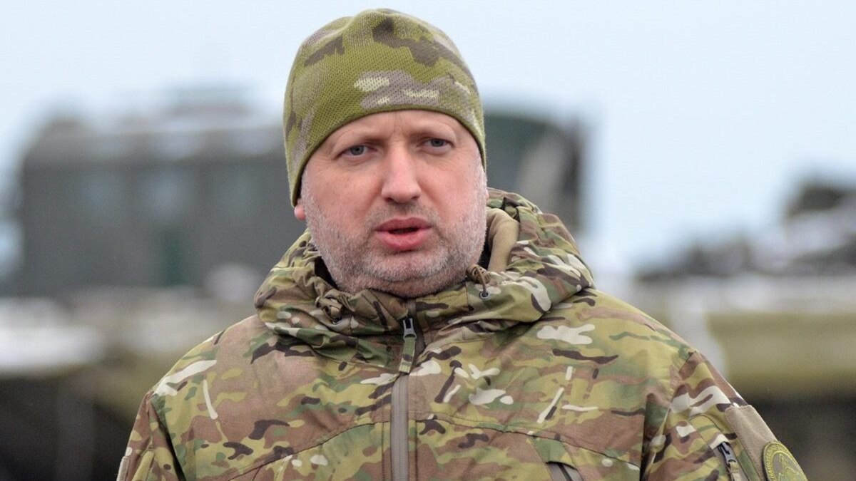 Турчинов назвал «позорным и унизительным» отвод украинских войск со своих позиций