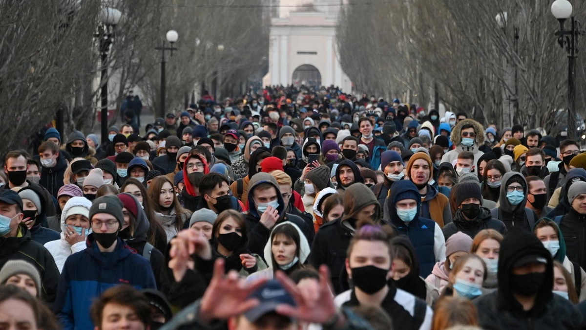 На протестах в поддержку Навального в РФ начались жесткие задержания (фото, видео)