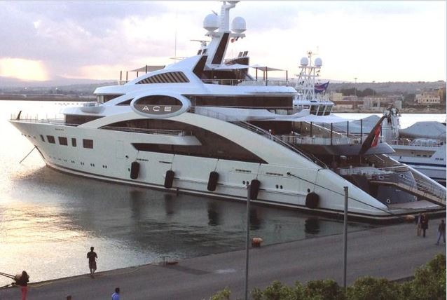 Forbes: Юрий Косюк продает яхту за €119 млн