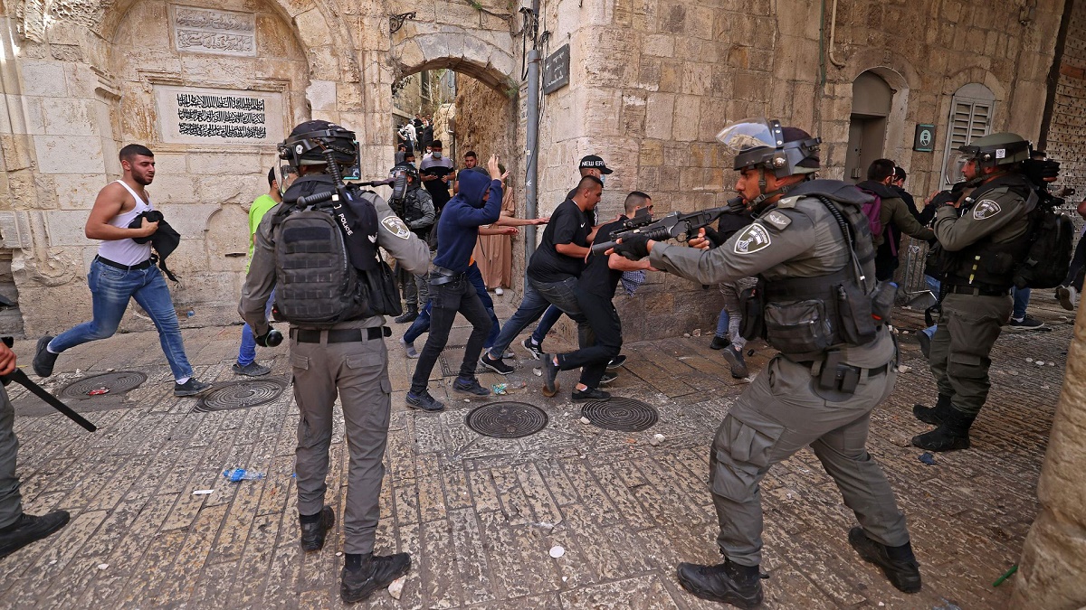 В Восточном Иерусалиме вспыхнули новые беспорядки из-за попытки штурмовать мечеть (видео)