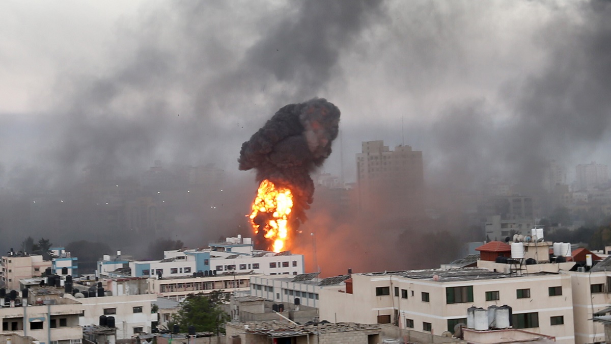 Из сектора Газа одновременно запустили десятки ракет по Израилю, «Железный купол» не справился (видео)