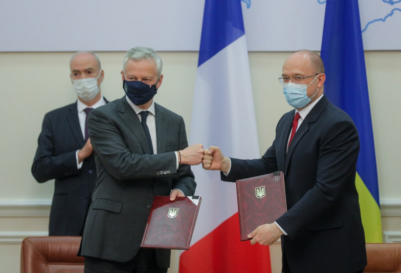 Электровозы, автолестницы и вода: Украина и Франция заключили соглашения на 1,3 млрд евро