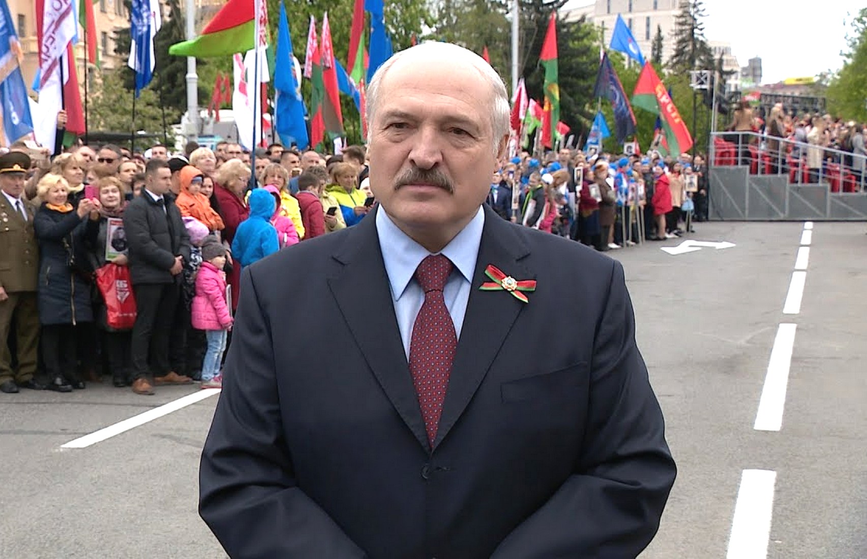 Лукашенко поздравил украинцев с Днём Победы, но не упомянул Зеленского