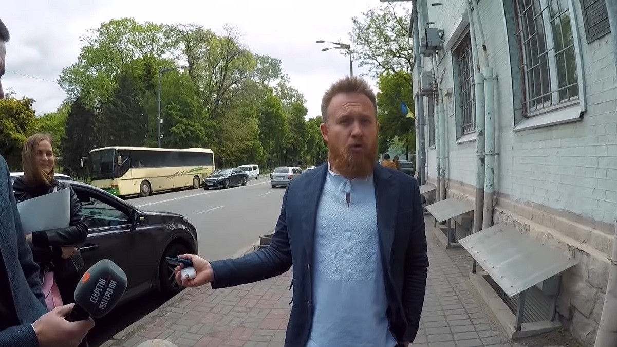 «Быдлота»: нардеп Камельчук устроил скандал из-за неправильной парковки