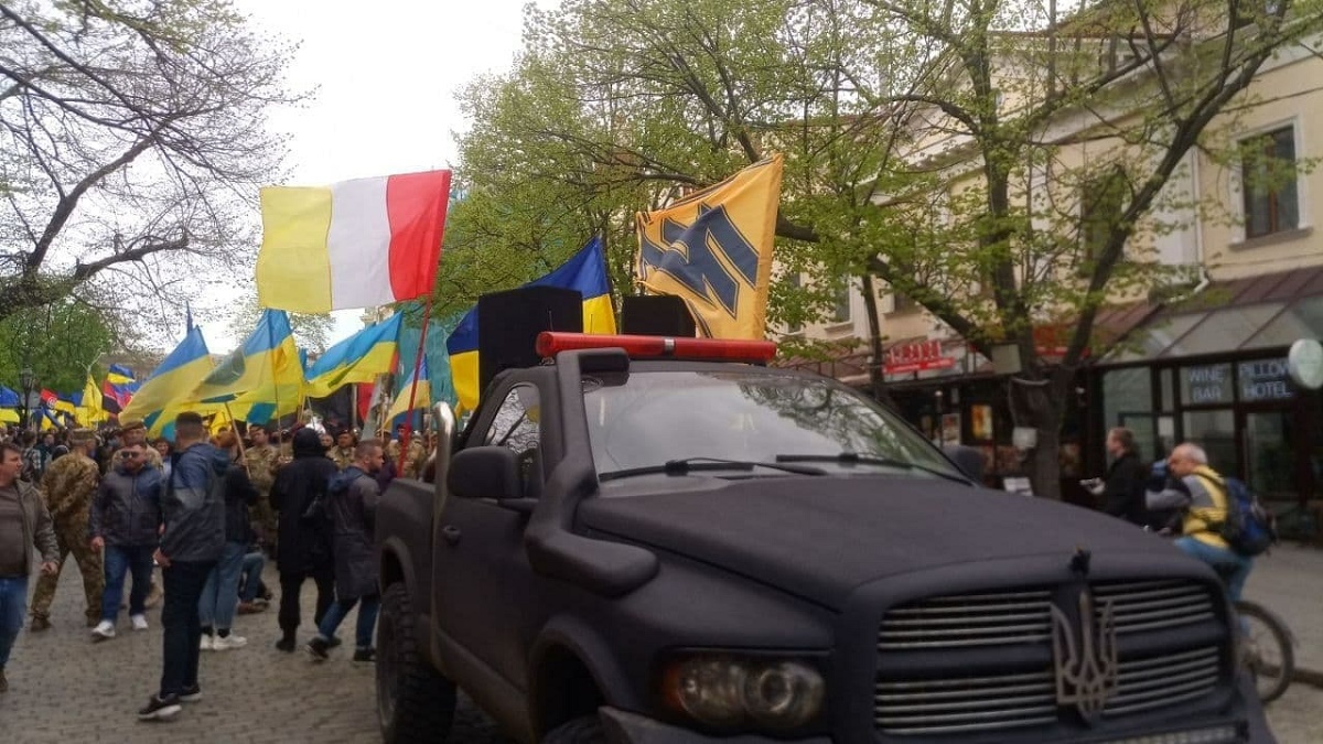 В Одессе проходит марш националистов (видео)