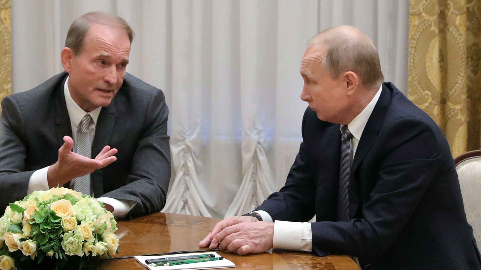 Россия внимательно наблюдает: в Кремле прокомментировали уголовное преследование Медведчука