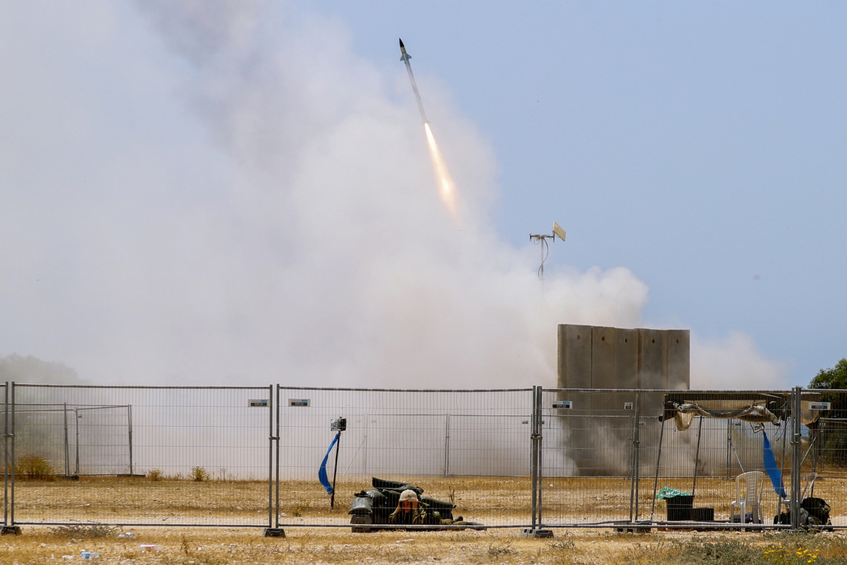 В ХАМАС заявили, что запустили 130 ракет по Тель-Авиву. Есть раненые