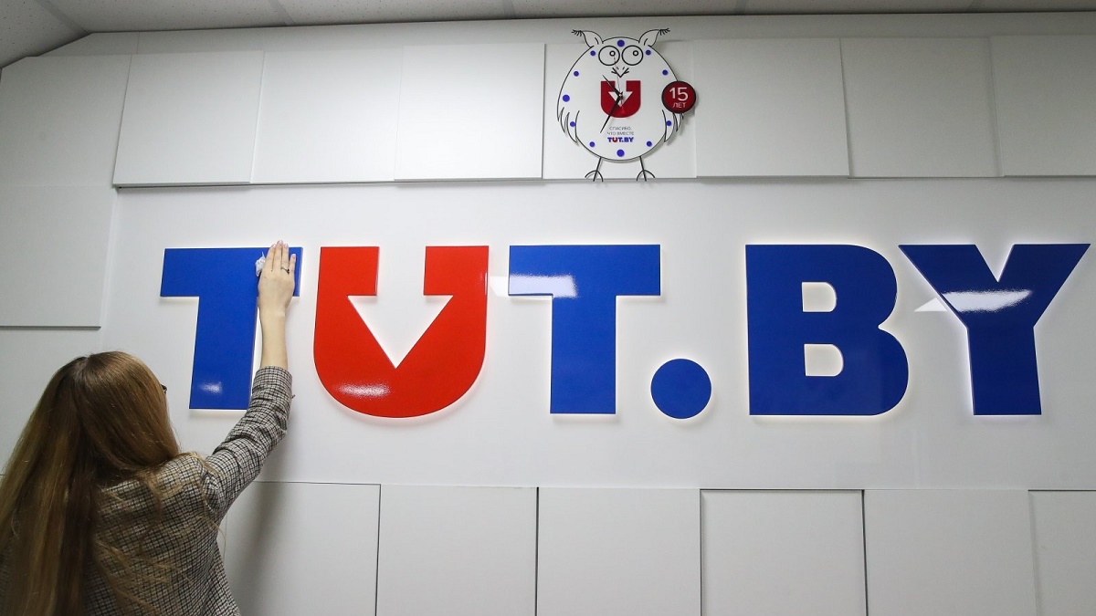 В Беларуси заблокировали оппозиционный сайт TUT.BY, в офисах проходят обыски (фото)