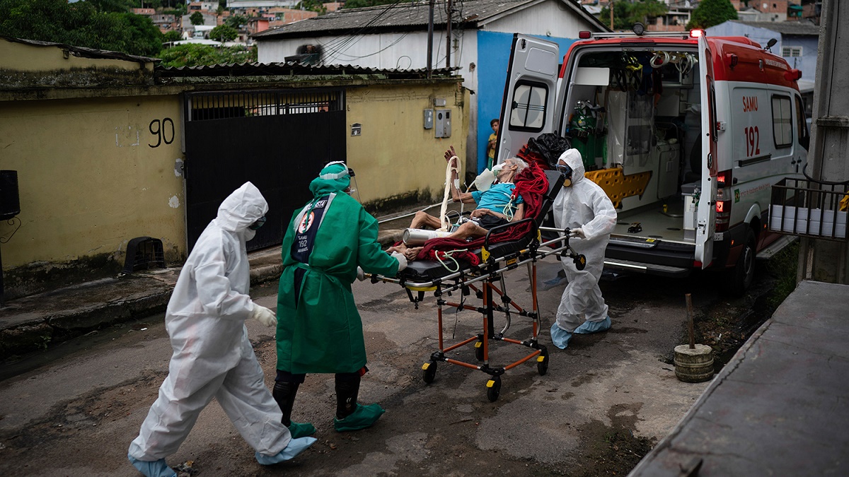 «Наша страна — это лаборатория по выведению новых штаммов коронавируса» — Минздрав Бразилии