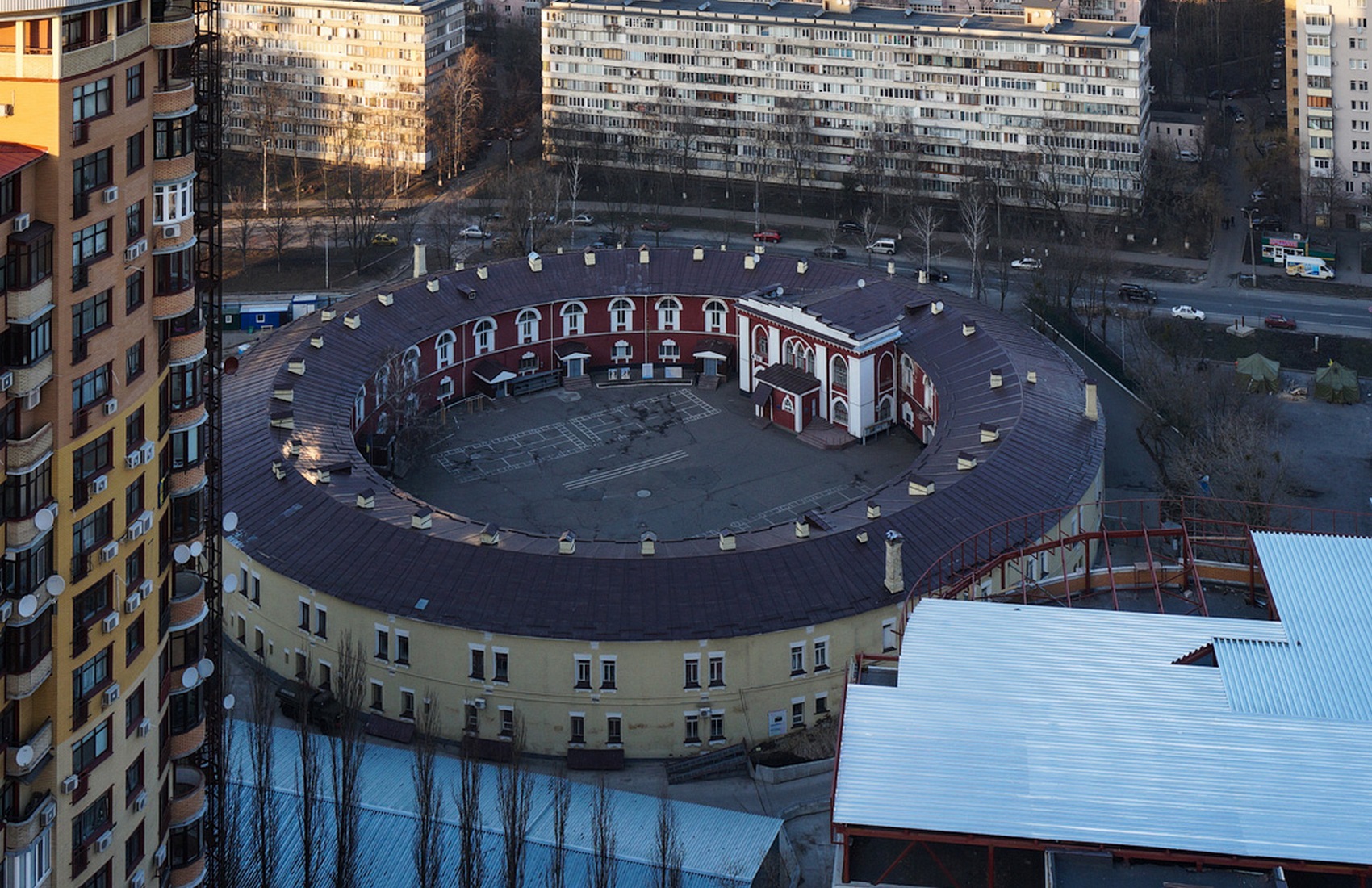 В центре Киева неизвестные устроили стрельбу по в/ч Нацгвардии (видео)