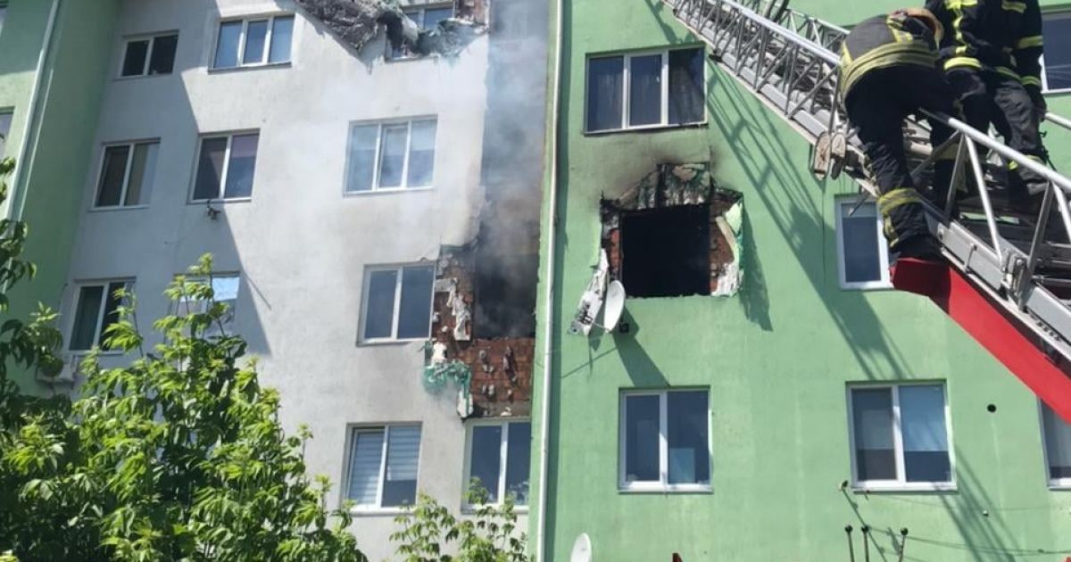 Под Киевом произошел взрыв в пятиэтажке: есть пострадавшие