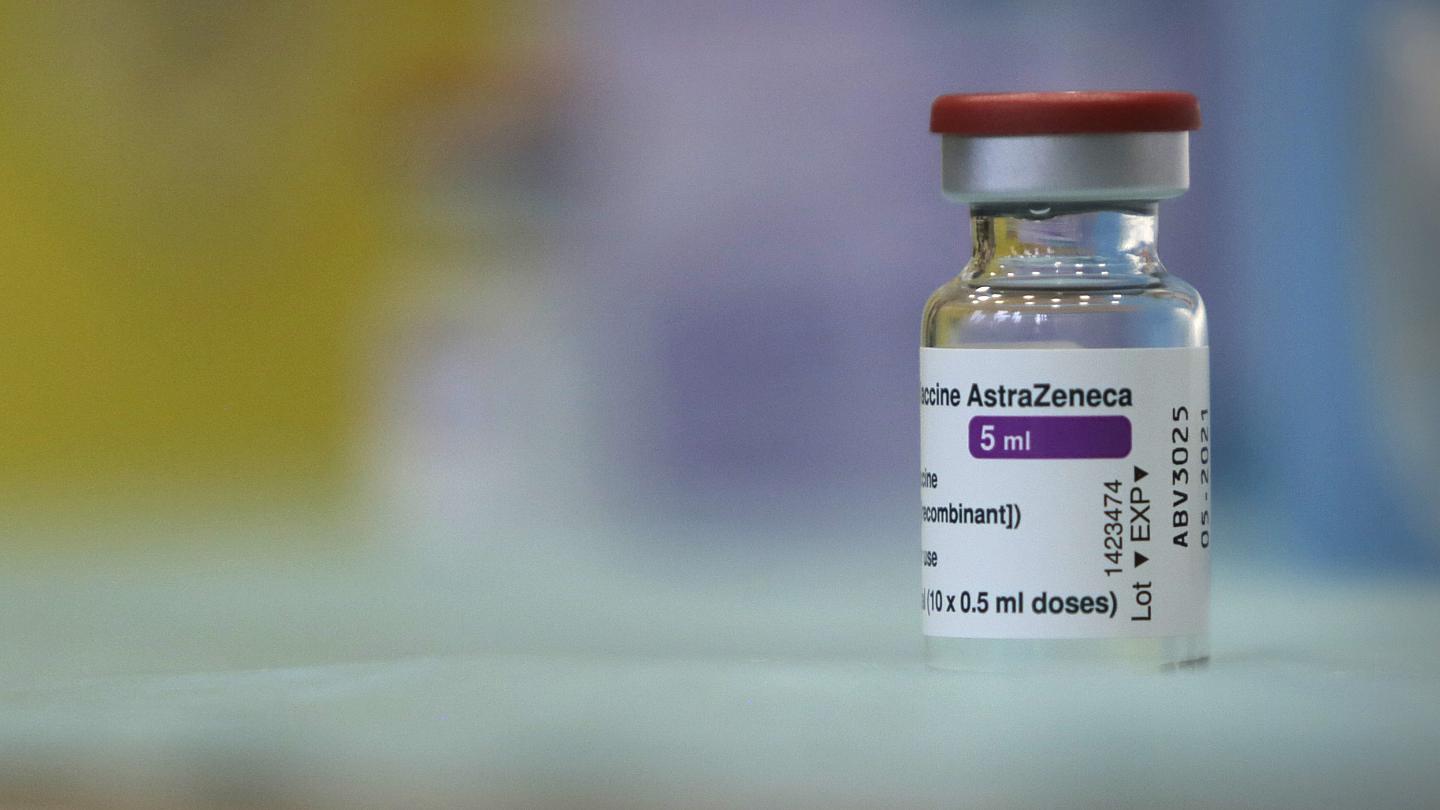 Канадские медики рекомендуют отказаться от второй вакцины AstraZeneca