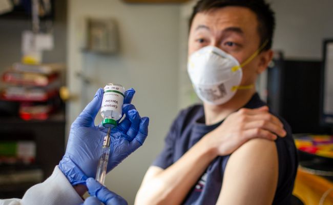 ВОЗ одобрила еще одну китайскую вакцину от COVID-19