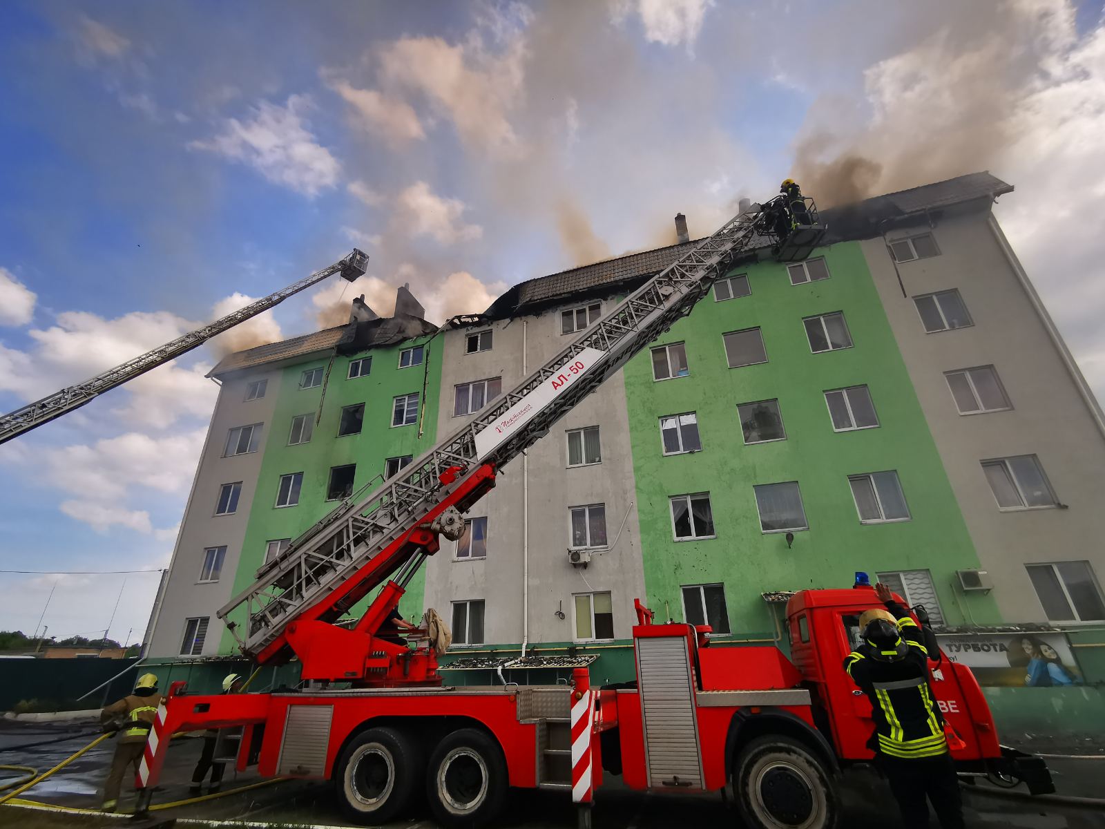 Зеленский требует установить причину взрыва в 5-этажном доме в Белогородке