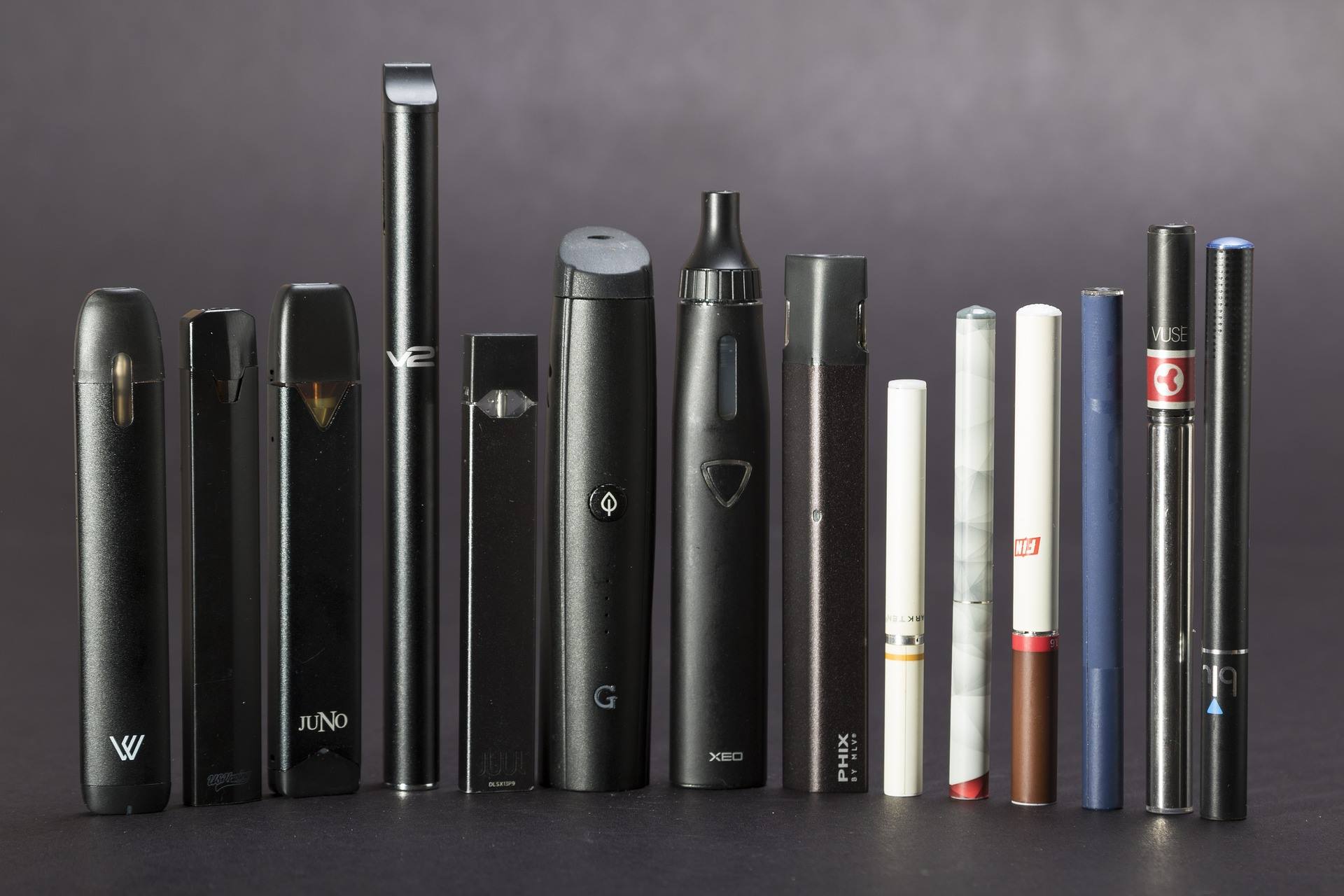 Рада планирует запретить курение электронных сигарет в общественных местах
