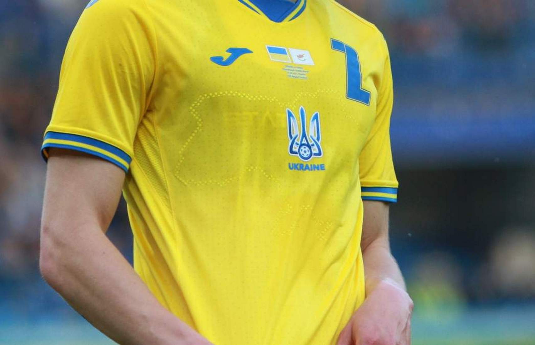 Надпись «Героям слава» на форме украинской сборной спрячут под карту Украины