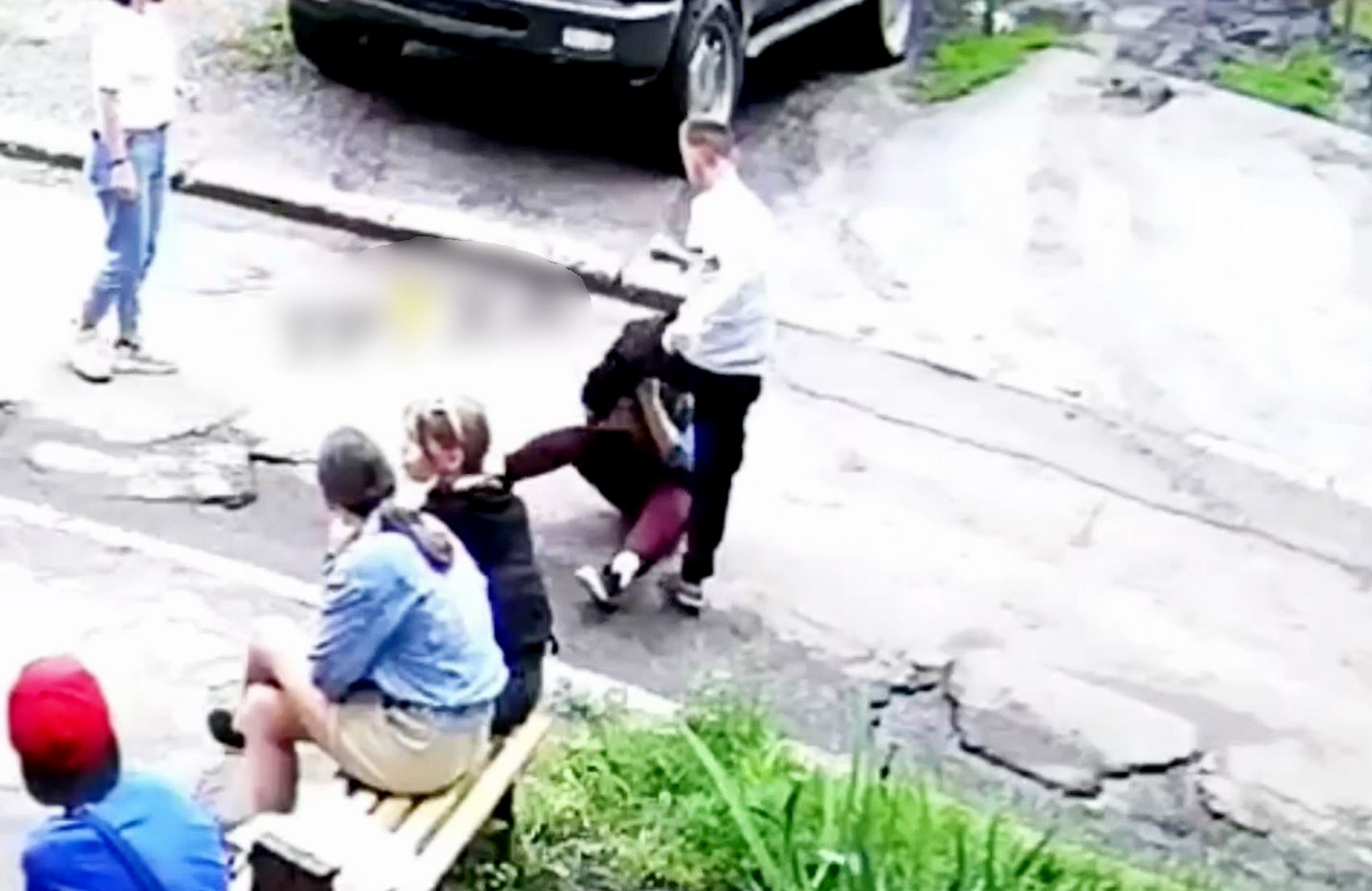 «Чем думали его родители, когда зачинали, рожали»: в МВД отреагировали на видео избиения 16-летним подростком девушки в Харькове
