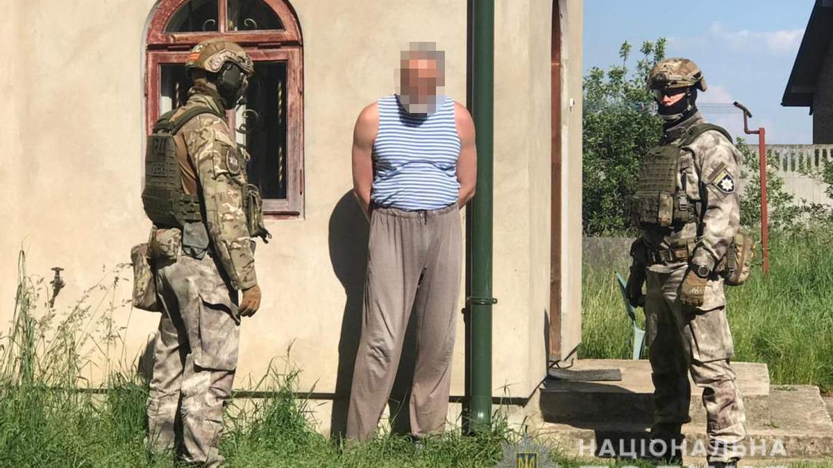 Во Львовской области задержали священника, который незаконно торговал оружием (видео)
