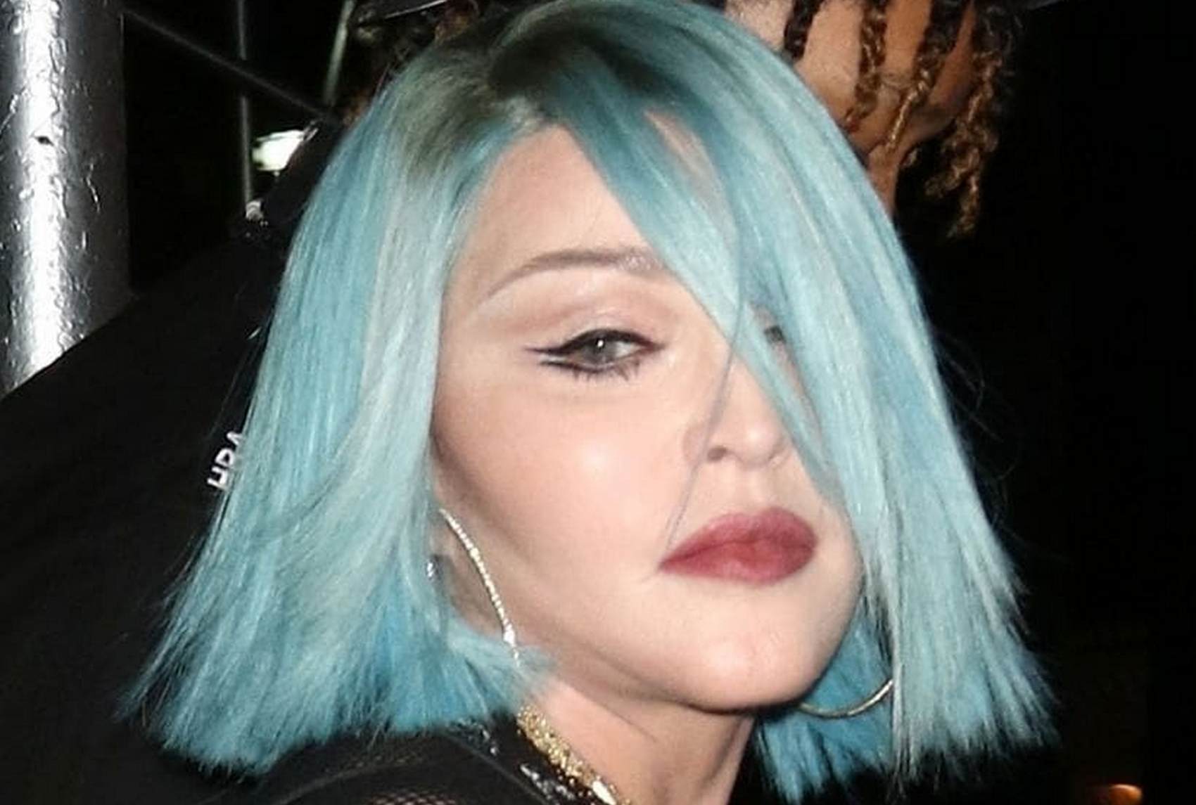 Мадонна выступила с обнажённой грудью на гей-вечеринке (фото, видео 18+)